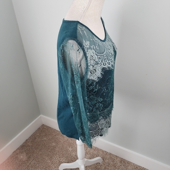 Indigo Women’s Lace Front Sheer Sleeve Knit Back Top Size Medium NWOT - Picture 4 of 11